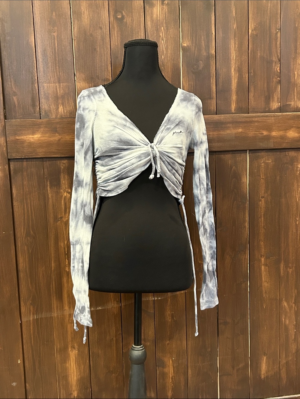 PINK Victoria's Secret Gray Tie-Dye Ruched Front Long Sleeve Crop Top